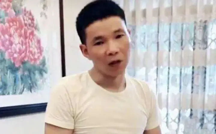 抖音F4成员现状_表哥覃进展直播事业衰落_抖音网红表哥八卦视频-